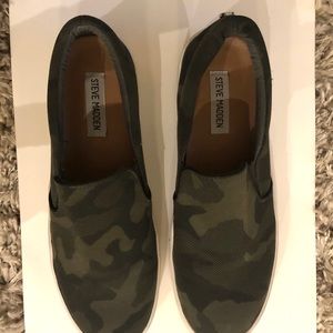 Steve Madden slip in sneakers